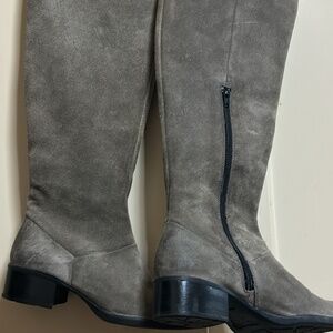 VTG Y2K Born Suede Boots